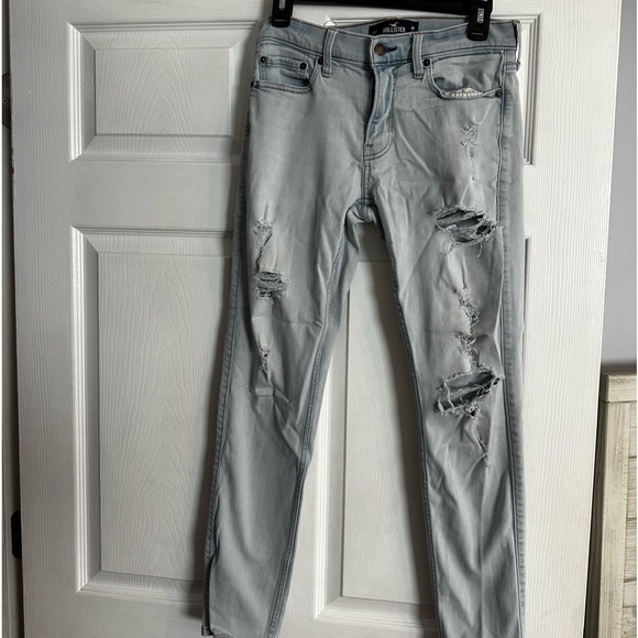 Hollister Men’s Distressed Jeans - Picture 2 of 4